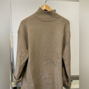 H&M DEEP BEIGE TURTLE NECK